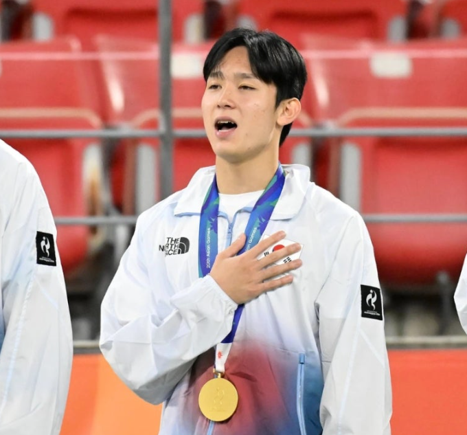 "금메달 따고도 역풍?" 아시안게임 축구대표팀, 양민혁 '메달 발언'·이기혁 '전역모 세리머니....