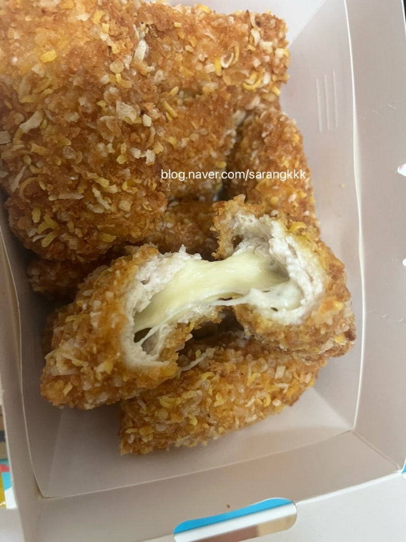 BHC 콰삭모짜킹 찐후기! 치즈 양 넉넉하고 콰삭하게 바삭해요 아라비아따딥 내 취향 내돈 내....