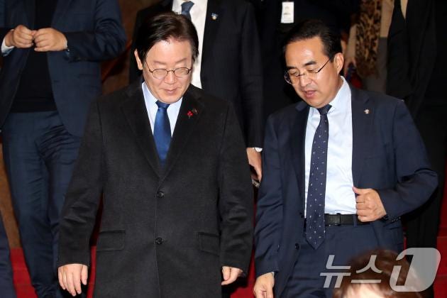 李대통령 "경제 정상화 성과 가시화…박홍근 장관 및 공직자 노고 치하"
