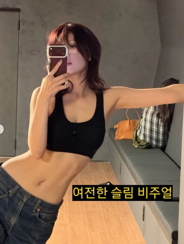 전소미 최근 근황, 46kg 화제 속 연습실에서 포착된 슬림한 분위기
