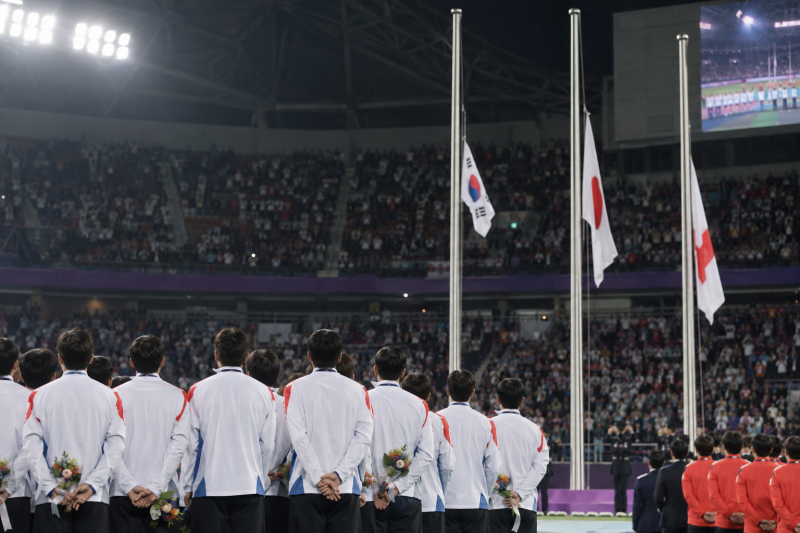 금메달 뒤 늦게 오른 태극기…한국 U-23 시상식 사고, 고의성은 미확인