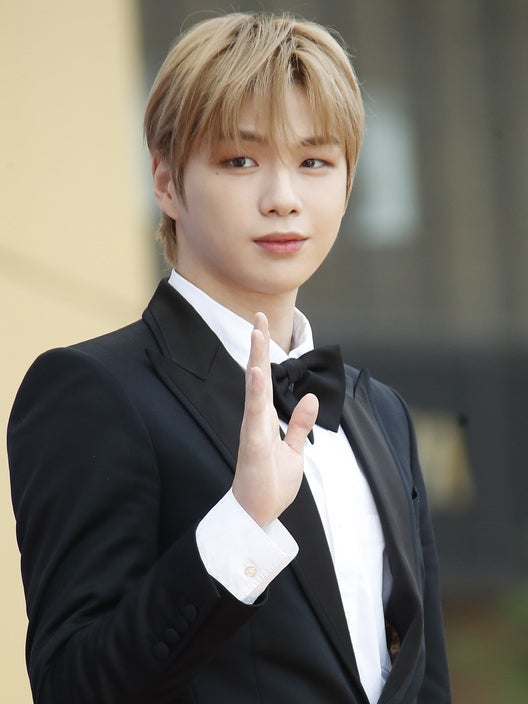 군복 입고 맞춘 'BAD' 칼군무, 계룡 군문화축제 지상군페스티벌 무대에 선 상병 강다니엘의 근....