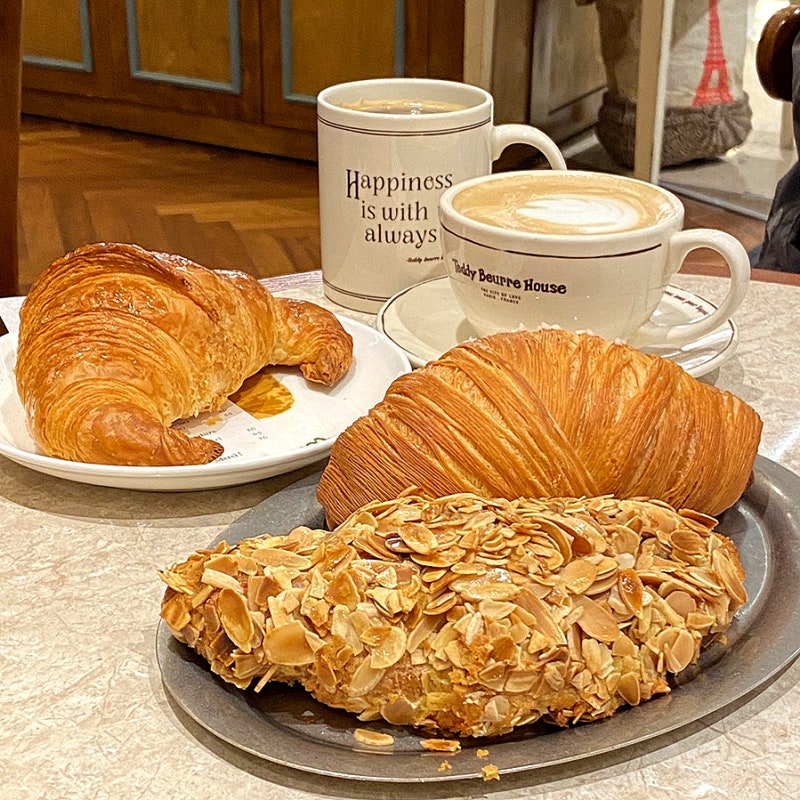 Jamsil Station Cafe Lotte World Mall Teddy Beurre House: The Epitome of Croissants!