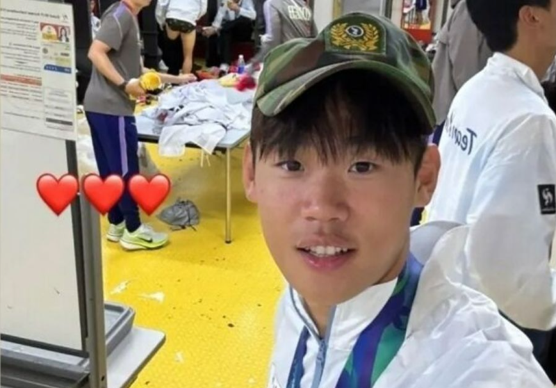 BTS도 군대 가는데 축구 금메달은 군 면제? 박승수 전역모 논란과 양민혁 금메달 트로피 보다 ....