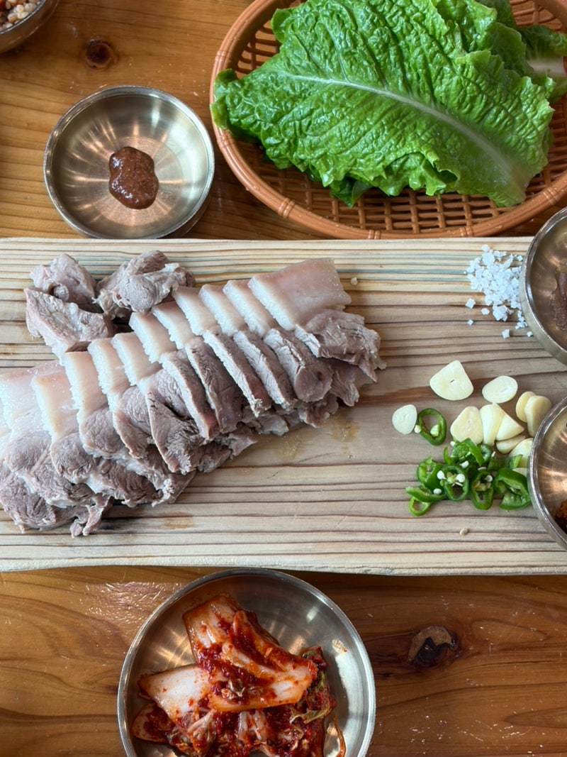 [제주 공항 근처 맛집] 제주 공항 근처 고기국수 맛집 '먹돌고기국수 제주본점' 솔직 후기 (웨....