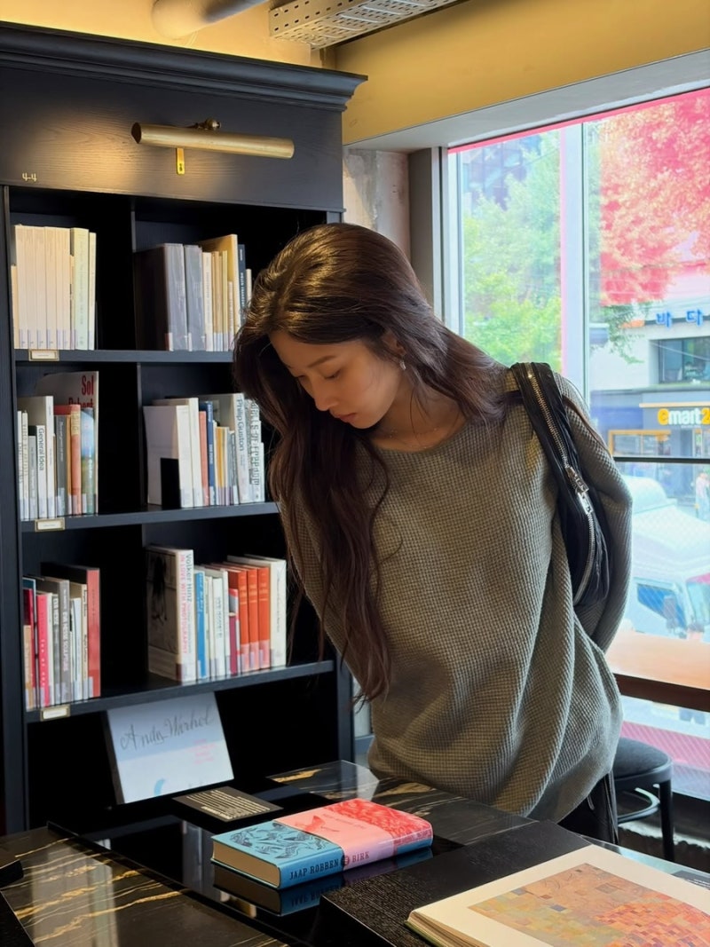 요즘 뜨는 패션 트렌드, 현백코어 뜻부터 코디까지