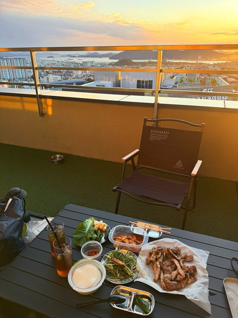 진해 애견카페 러브앤독 | 애견동반 루프탑 BBQ 즐기기