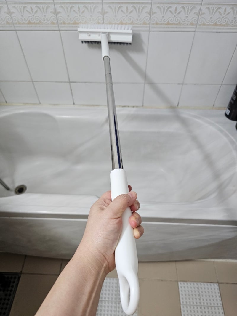 긴손잡이 욕실 틈새 청소솔 바닥청소가 편해졌어요