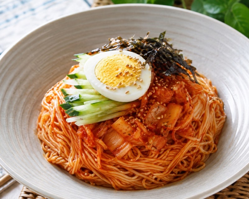김치 비빔국수 레시피｜새콤달콤 매콤한 초간단 소면요리