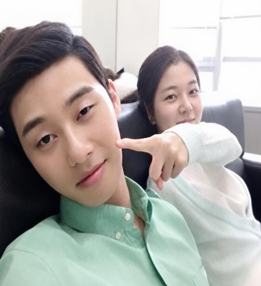 박서준과 열애설 2번 부인하더니... 기습 결혼 발표한 톱여배우