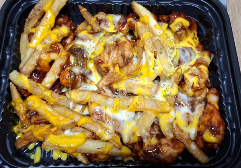 기영이숯불치킨 오지치즈숯불치킨 매운맛 후기 - 잘 어울린다