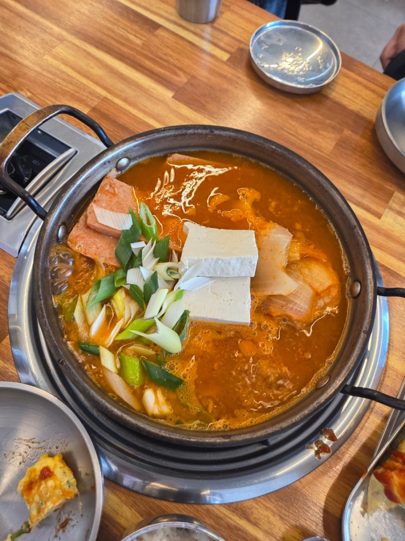 순천 신대 맛집 이순임김치찌개, 푸짐한 참치김치찌개와 다양한 반찬까지!