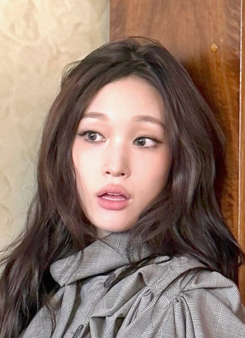 "나랑 커플 키링 할 사람 구해요" 신세계 3세 올데프 애니, 439만 원 생로랑 호보백에 달아 버....