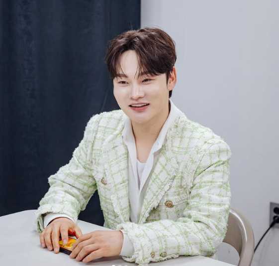박서진 프로필 나이 가족 결혼 장구의신 , 1억 성형 전 박효빈 시절 사진에 버럭
