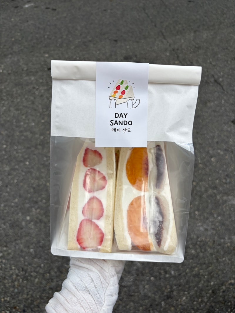창원 가로수길 산도맛집 데이산도 딸기산도 복숭아모찌산도 후기