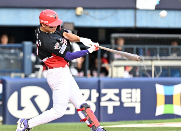 KIA 김도영 9회 극적 역전 3점포! LG 잠실 3연전 스윕 이끈 슈퍼스타의 한 방