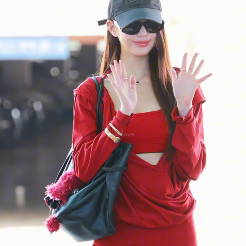 "코디만 1억?"… 누구나 인정하는 바비인형 장원영의 레드원피스 패션