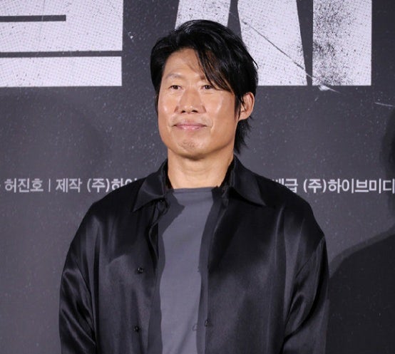 유해진 측, ‘암살자(들)’ 논란에 강경 대응…자택 앞 집회까지