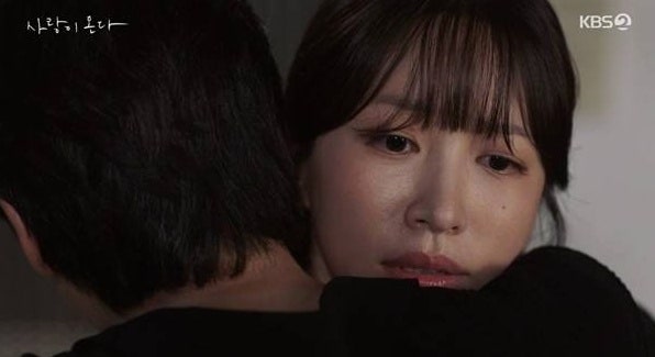 사랑이 온다 안희연 배윤규 포옹, 8년 만에 드러난 사기…끝내 오열