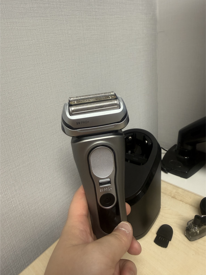 브라운 S9 Pro+ 실물 사진 후기｜세척충전 스테이션 포함, 구매 전 확인할 점