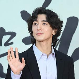 "요가 수련에 빵 한 조각"… 잔나비 최정훈, 한지민과의 결별설 지워버린 소소한 행복