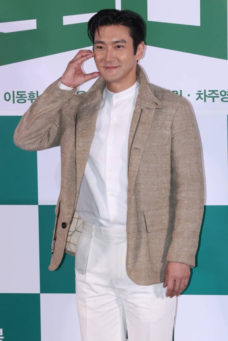 최시원, ‘군면제 논란’ 속 손흥민 영상 공유…“우승 인터뷰는 이렇게”