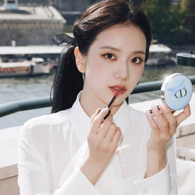 "이게 물광이지" 지수 디올 파리 메이크업 공개되자 바로 반응 터짐