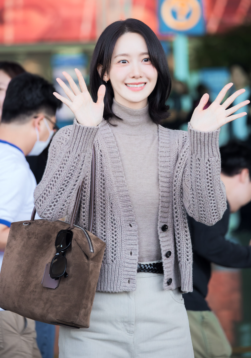 “명품 티 하나 안 나는데 960만원?” 윤아, 전부 막스마라였던 공항 패션