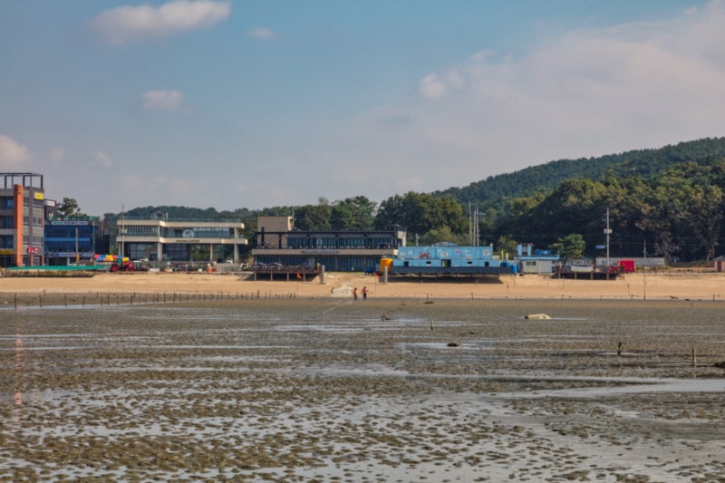 하늘 아래 물때를 기다리는 바다, 영종도 마시안 해변 갯벌