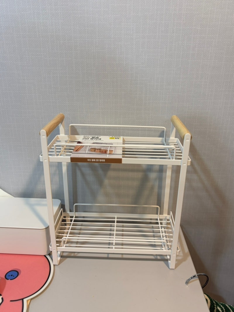 [다이소 꿀템] 품절대란 '5,000원 우드 핸들 2단 주방 선반'재고 찾아 삼만리! 운동 후 들러 겨....