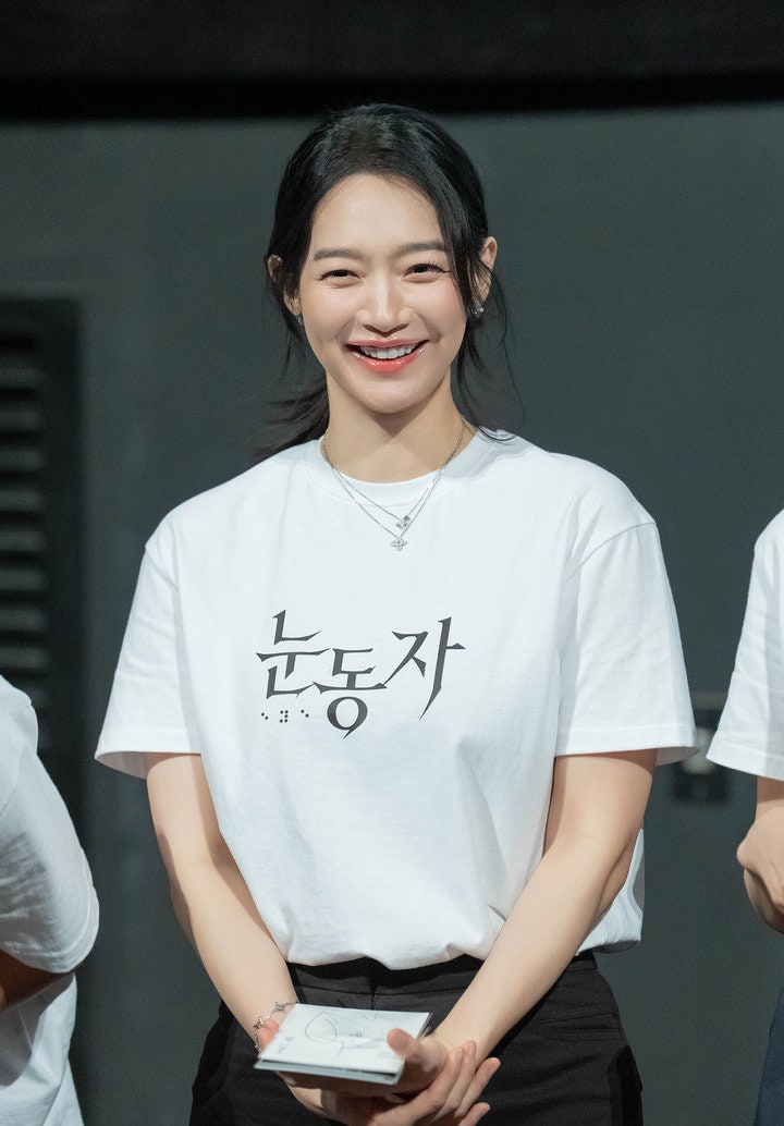 '뼈말라' 유행에도 169cm 신민아, 파리행 공항에서 깜짝 포착된 실물에 다들 난리났다더니 이....