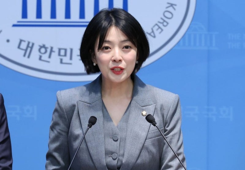 배현진 "예술이 인륜 지면 안 돼"…'암살자들' 감독에 사과 요구, CIA 문건·친필 편지까지 공....