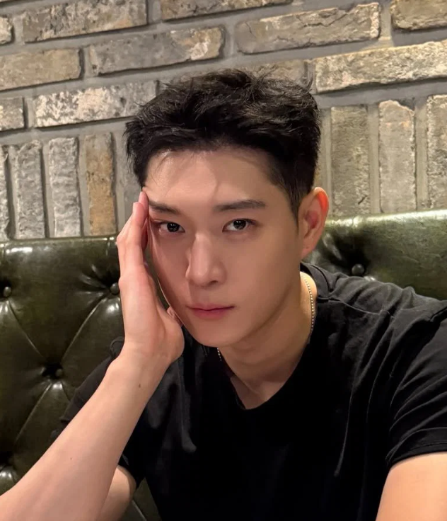 군대가서 인생 헤어스타일 찾았다고 반응 좋은 김영대 배우 군입대 근황 프로필 전역후 복귀....