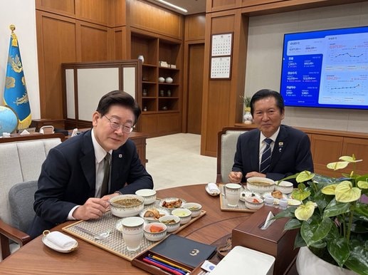 정청래 두 달 새 두 번째 청와대 만찬…이재명 "내란의 밤 함께 싸운 동지" 해명 진실