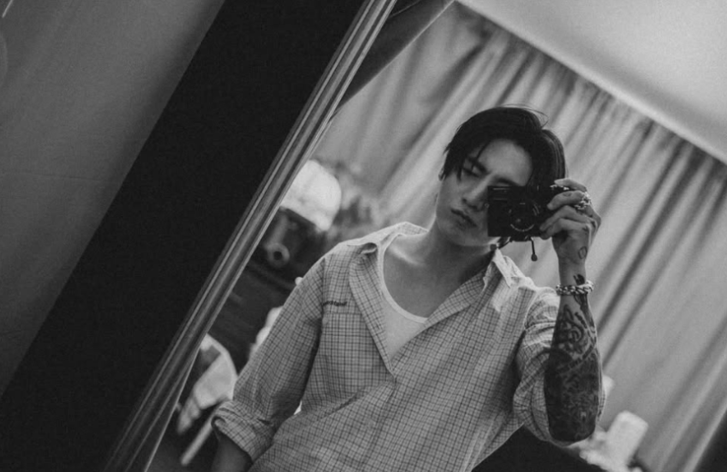 "어깨부터 손목까지 빼곡하다고?" BTS 정국 민소매 패션 속 타투의 실체