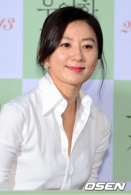 “주름 화제 뒤 민낯 셀카”…59세 김희애, 귀국하자 전한 뜻밖의 한마디