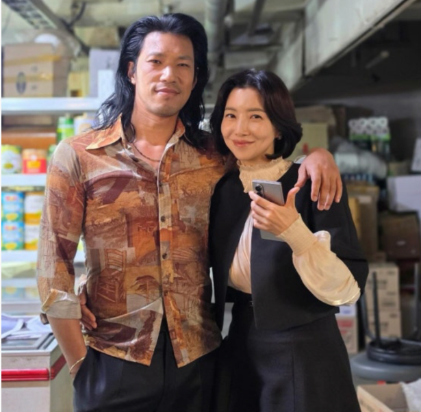 “허리까지 감쌌다”…‘나혼산’ 김민♥윤세아, 다정한 투샷에 ‘무슨 사이?’