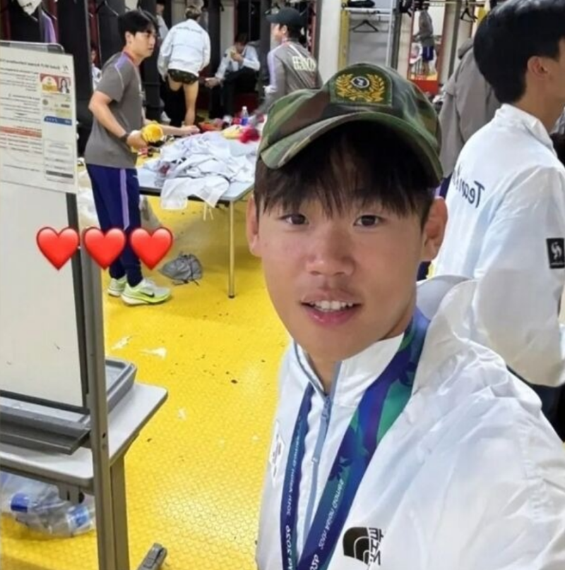 "진심으로 죄송하다" 금메달 딴 박승수, 전역모 사진 하루 만에 사과