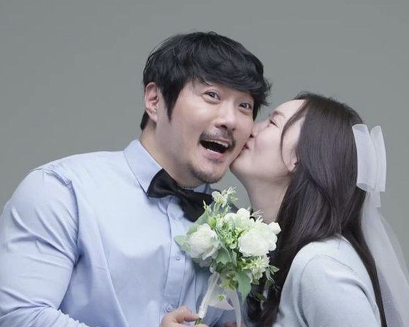 KCM 세 아이 아빠인데 이제 결혼식? 첫째 출산 14년 만에 유재석 사회까지