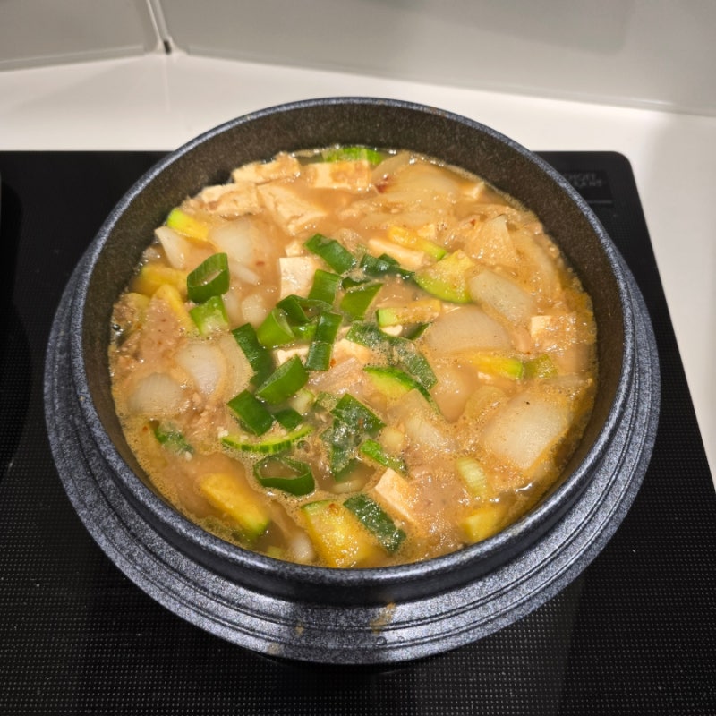 [쉬운레시피] 김치, 고기 없이 끓이는 구수한 청국장찌개 레시피 (조리시간 : 15분)