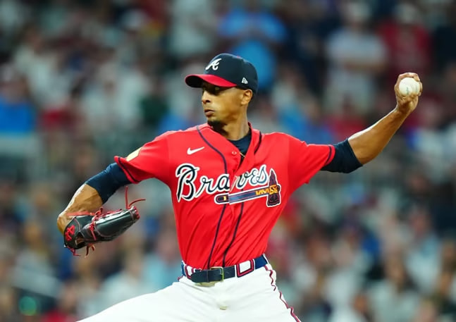 “세븐일레븐 알바생→NLDS 선발” 레이 커, 3⅓이닝 무실점이 바꾼 위치