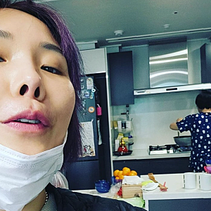 신봉선 새집 공개... 대리석 거실부터 침실까지 깔끔한 인테리어 눈길