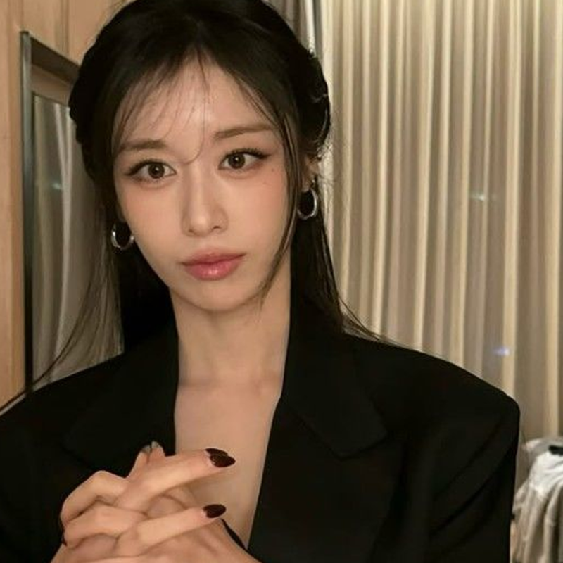 티아라 지연 근황, 올블랙 홀터넥 사진과 해외 팬콘서트 무대