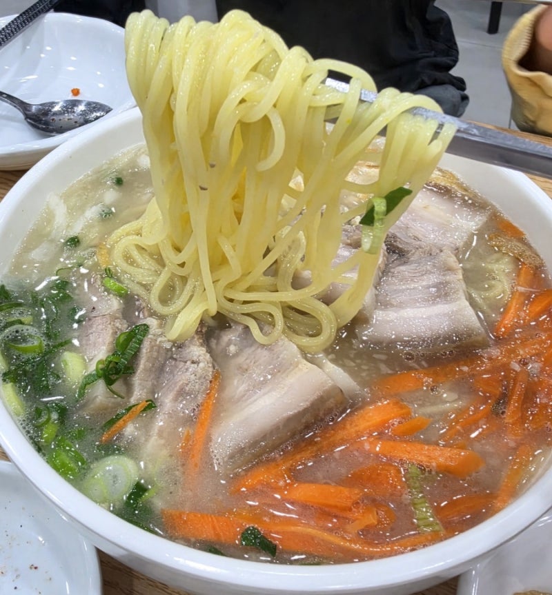 [뱅규네 고기국수] 제주 함덕 - 사골국물 고기국수 마농국밥 막창순대 돔베고기
