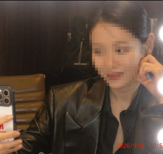 44세 애엄마 맞아? 찢청에 가죽자켓 입은 톱여배우 밤거리 근황
