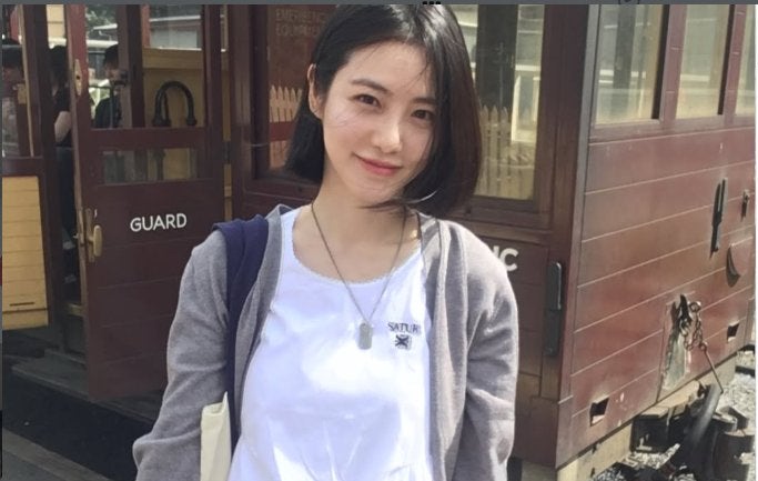 이 얼굴에 올백머리가 되네… 신예은 세터 화보 속 10만원대 가을 코디
