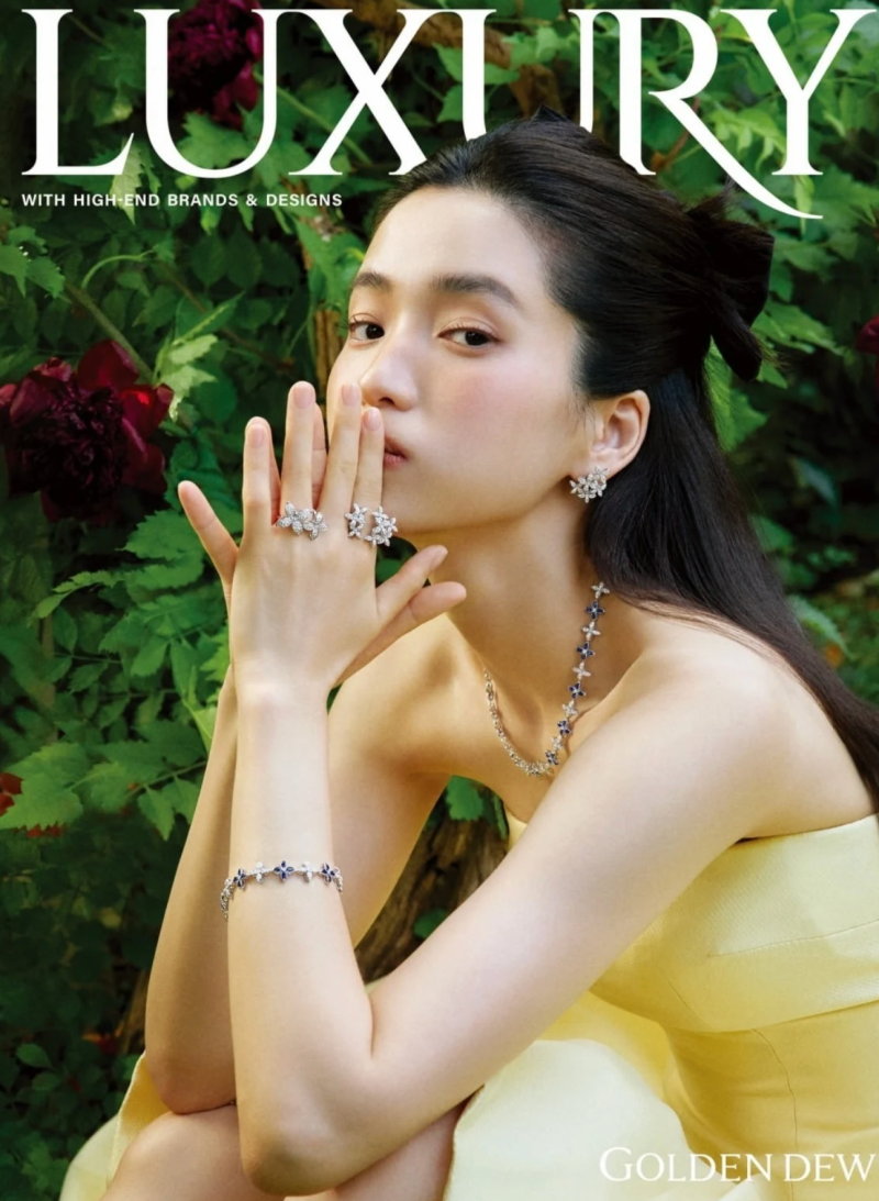 "Isn't This a First?" 166cm, 46kg Kim Tae-ri in a Daring Tube Top Dress, 180 Degrees Different from 'Jung Nyeon'