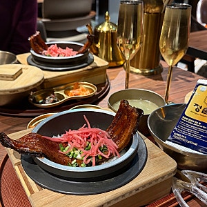[용산/한남 맛집] 솥밥 넘치게 담아주는 큼지막한 장어덮밥 이 매력적인 “타닥타닥 솥밥 더....