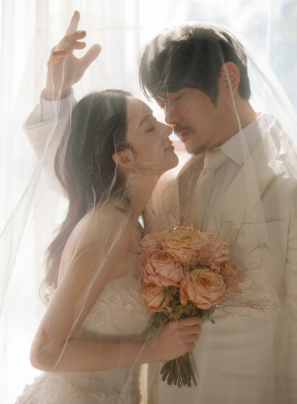 아이 셋 낳고 15년 만에 결혼식…KCM과 방예원의 눈물은 왜 더 뭉클했을까