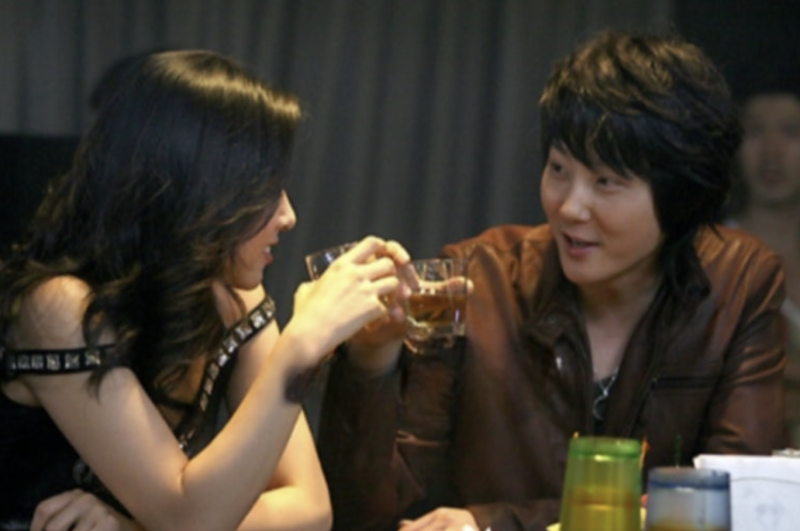 "SM 1호 커플로 신혜성과 2년간 비밀연애 하더니..." 결국 혼전 임신한 걸그룹 멤버